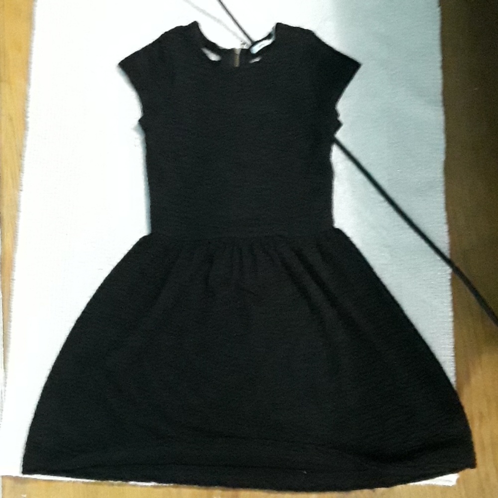 a black dress